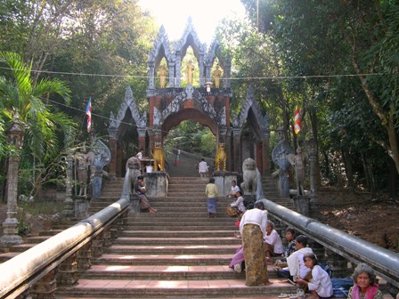 Koulen Mountain Jeep tour monastery