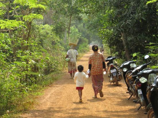 Adventures Cambodia Siem Reap activities tours motorbike jeep culture angkor temples guides tours